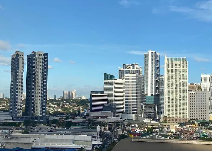 2 Bedroom Condo Free Wifi & Netflix - Circulo Verde, Eastwood Libis, Quezon City