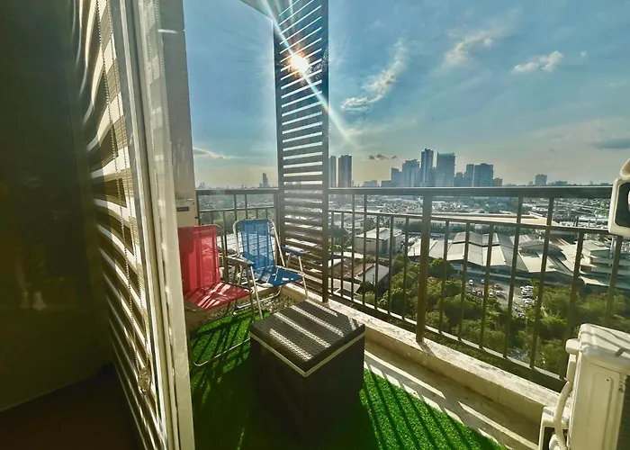 2 Bedroom Condo Free Wifi & Netflix - Circulo Verde, Eastwood Libis, Quezon City