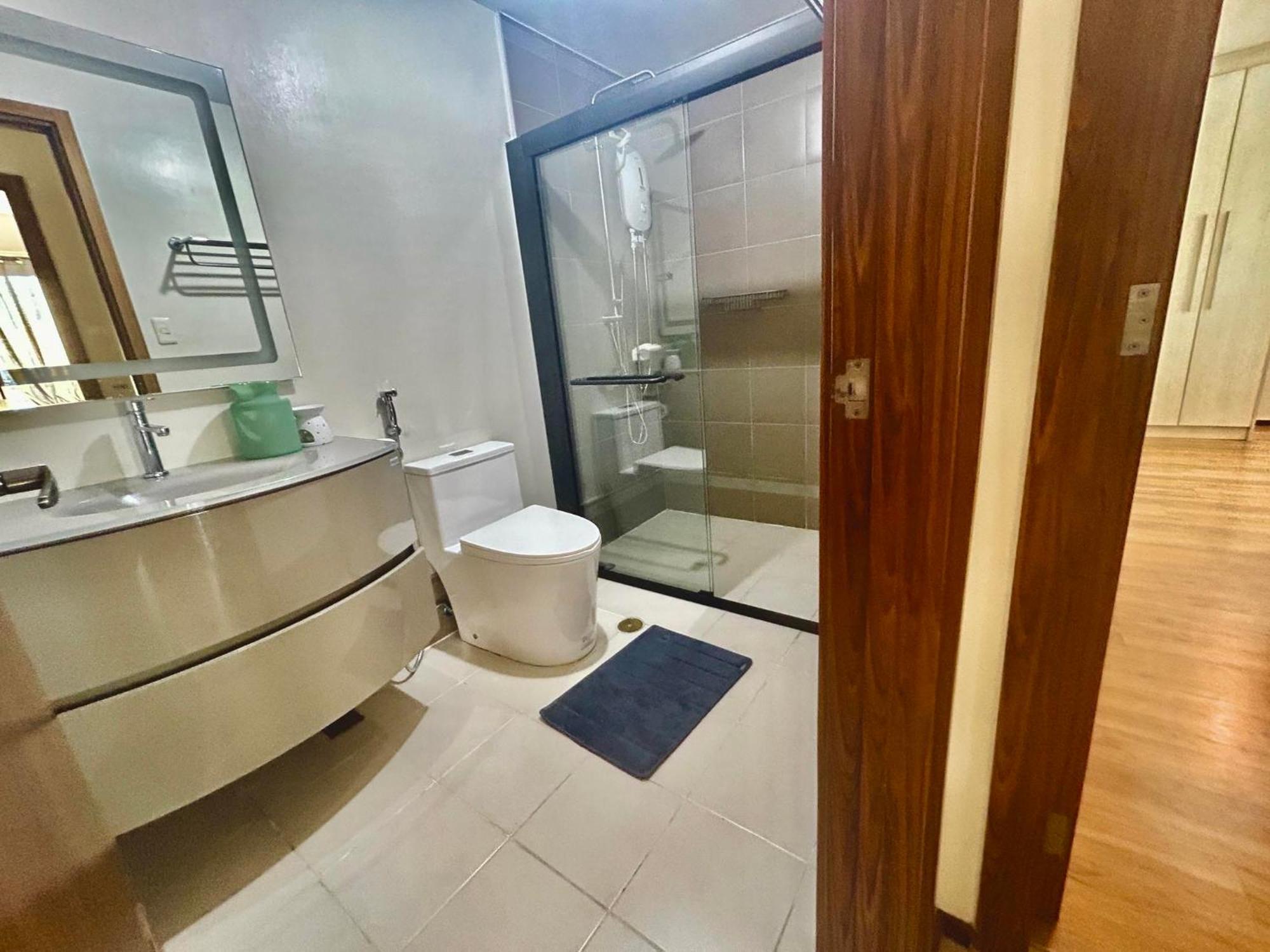 2 Bedroom Free Wifi & Netflix - Circulo Verde, Eastwood Libis, Quezon Apartment *